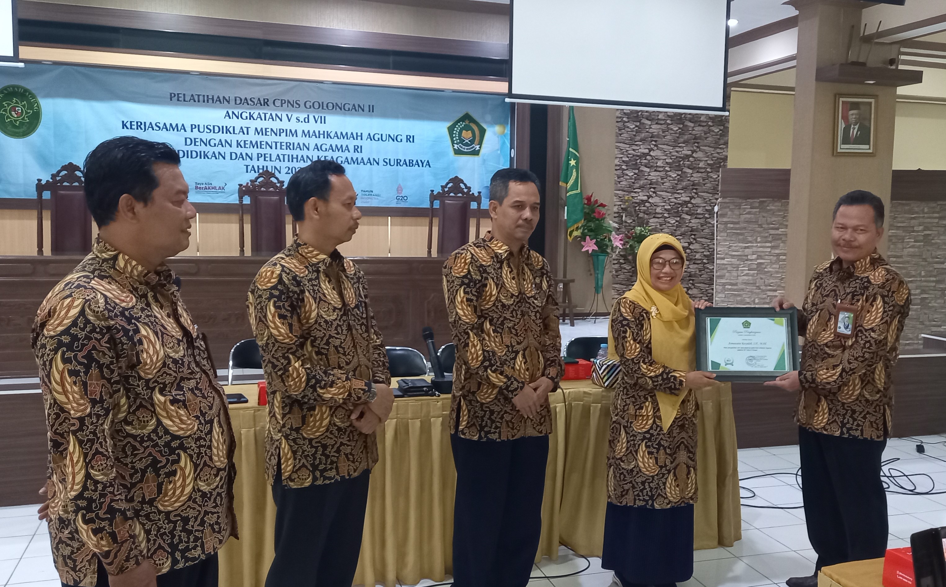 Masuki Masa Purna Tugas, Widyaiswara BDK Surabaya, Hj. Asmawatie Banjir Ucapan Terima Kasih